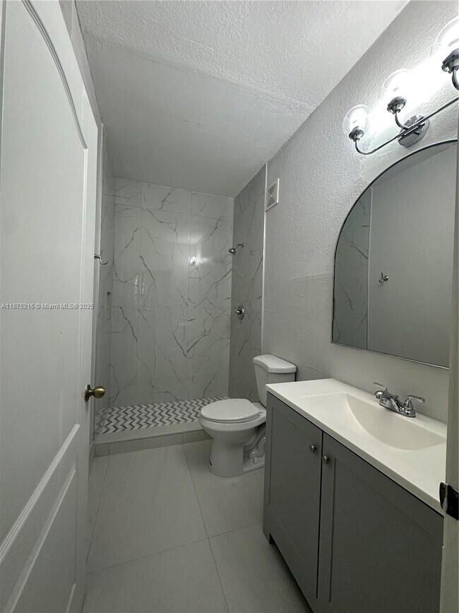 Building Photo - 1651 SE 28th Ct