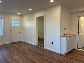 Building Photo - 4 Orchard St