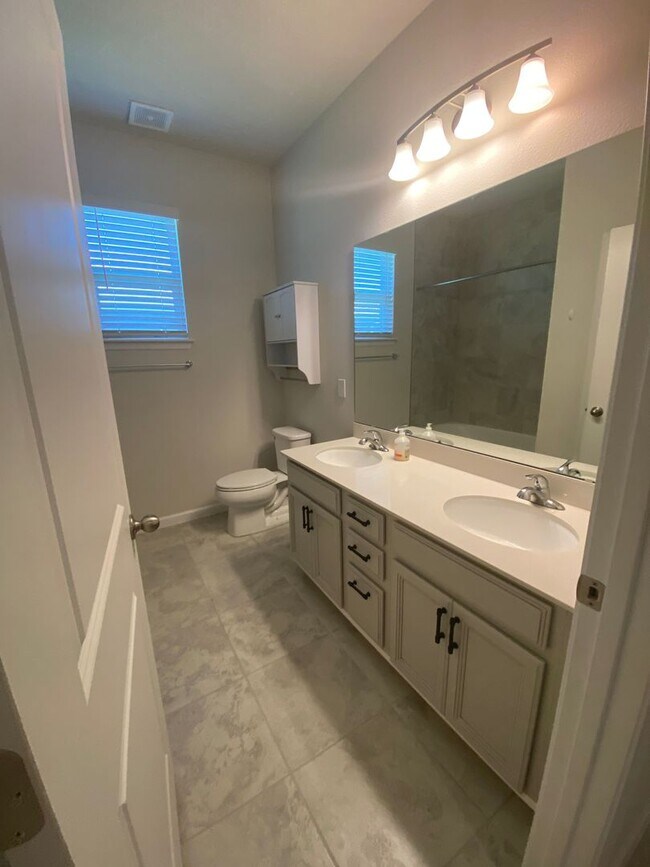 Building Photo - 2304 Tudor Rose Dr