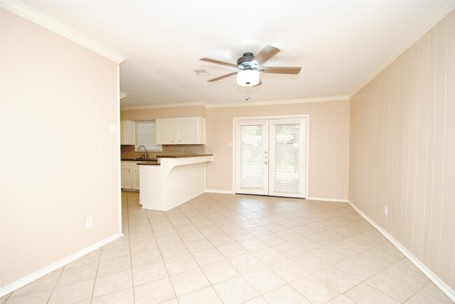 Building Photo - 10034 Cedardale Dr