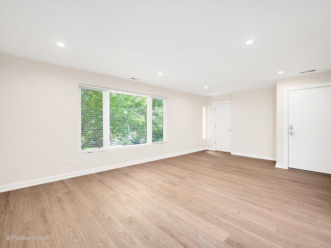 Building Photo - 511 Forest Ave
