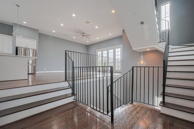 Building Photo - 4318 Center St