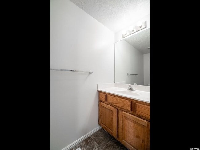 Building Photo - Updated 3 Bed Condo in Central American Fork!