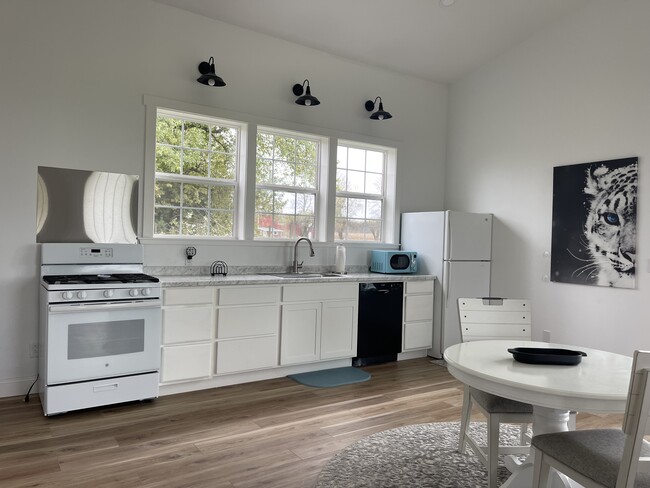 Kitchen with dishwasher and garbage disposal and a beautiful view - 13440 Perry Ln