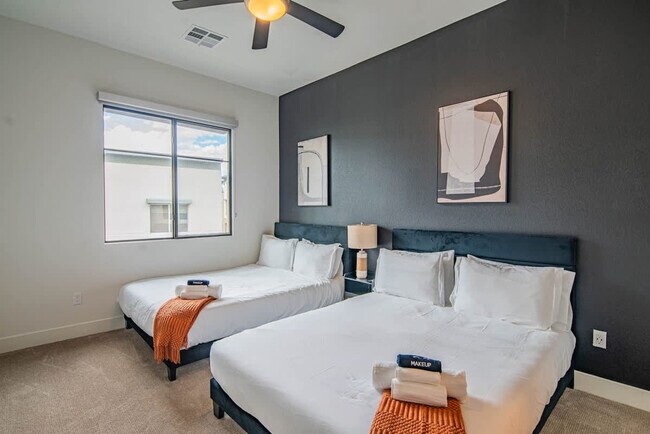 Building Photo - 15501 N Dial Blvd