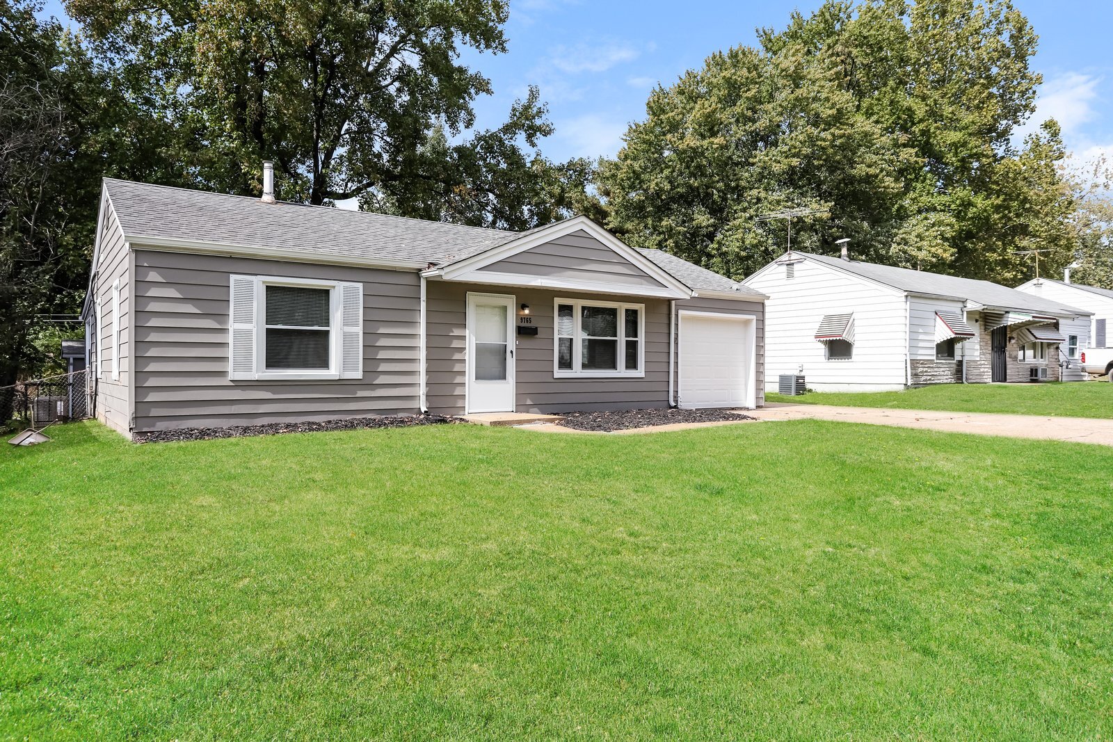 Building Photo - 9765 Dennis Dr