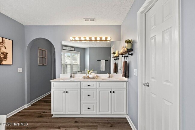 Building Photo - Fully furnished dream condo in Carolina Beach