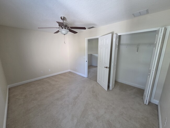 Building Photo - 2819 Roseglen Way