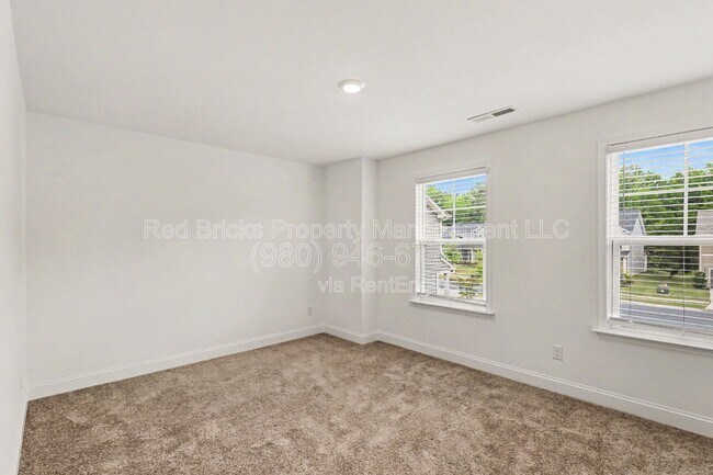 Building Photo - 15020 Sycamore Crossing Ct