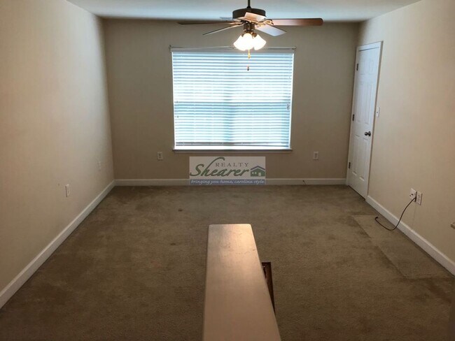 Building Photo - Canterfield in Harrisburg - Great 4 Bed, 2...