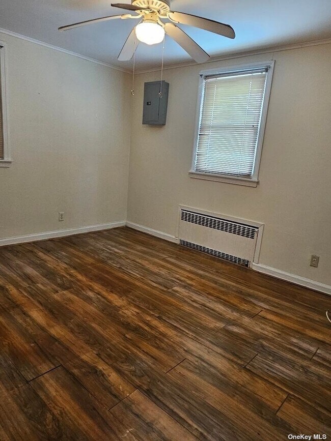 Building Photo - 560 E Broadway