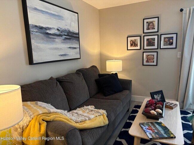 Building Photo - 204 Village Ct