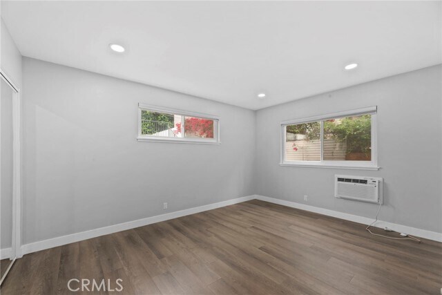 Building Photo - 2027 Vista Del Mar Ave