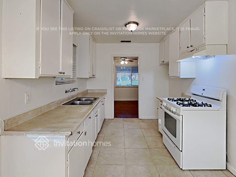 Building Photo - 2541 Anaheim Ct