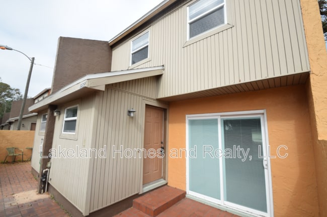 Building Photo - 939 Castle Way