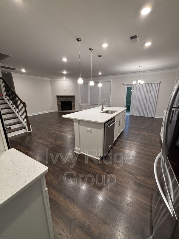 Building Photo - 4867 Tacoma Dr