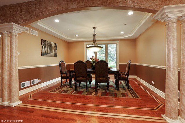 Building Photo - 2323 Douglas Ave