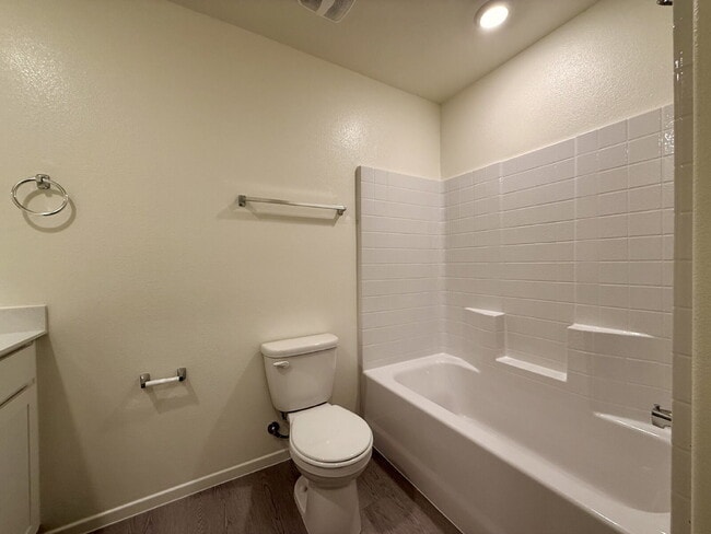 Building Photo - 3 BED 2.5 BATH 2 CAR GARAGE TOWNHOUSE W/ LOFT FOR RENT!!!