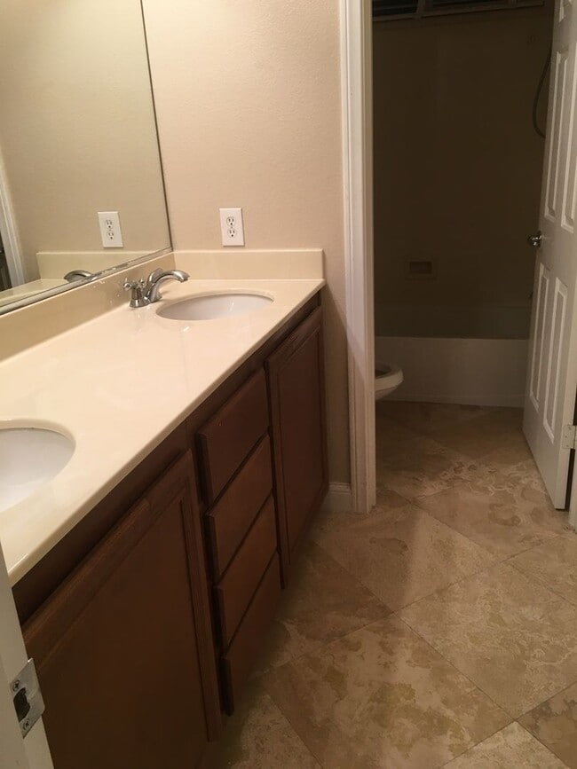 Building Photo - 5 BD 4 BTH Two Story Home Available in Aliante