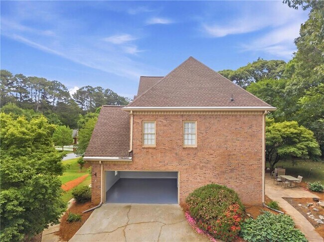 Building Photo - 1085 Castle Pointe Ln