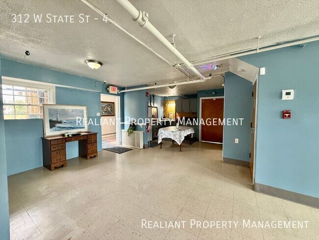 Building Photo - 312 W State St