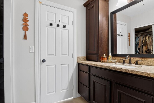 Building Photo - Spacious 4BR House in Scottsdale