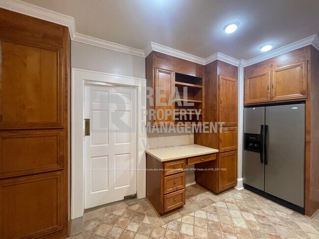 Building Photo - 3241 Ridge Ave