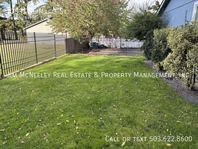 Building Photo - 17531 SE Marie St