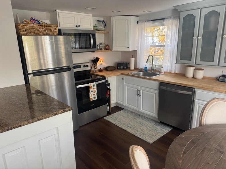 Building Photo - 3 Sylvan Cir