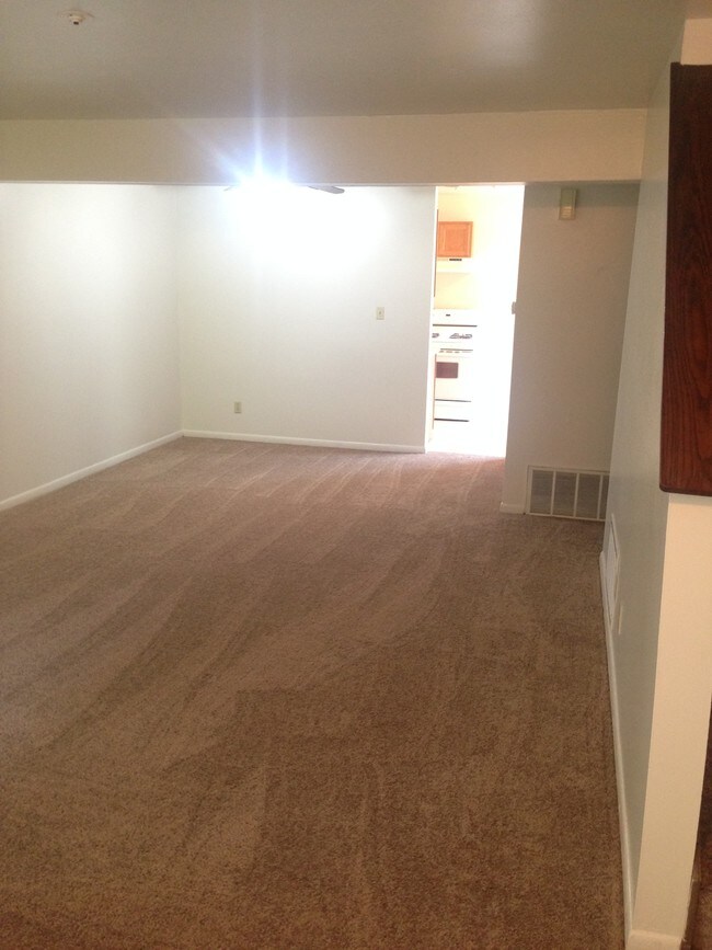 Stratford Village 8261 N Teutonia Ave Brown Deer WI 53209 Apartment