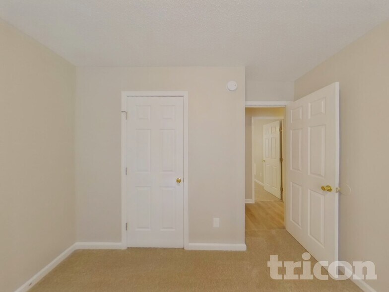 Building Photo - 3 Sonny Ct