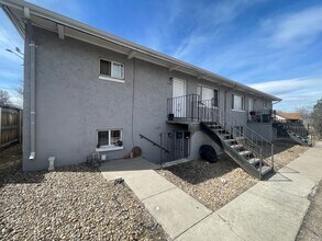 Building Photo - 2 Bed 1 Bath in East Denver Coming Soon!