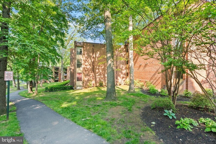 Building Photo - 3378 Woodburn Rd