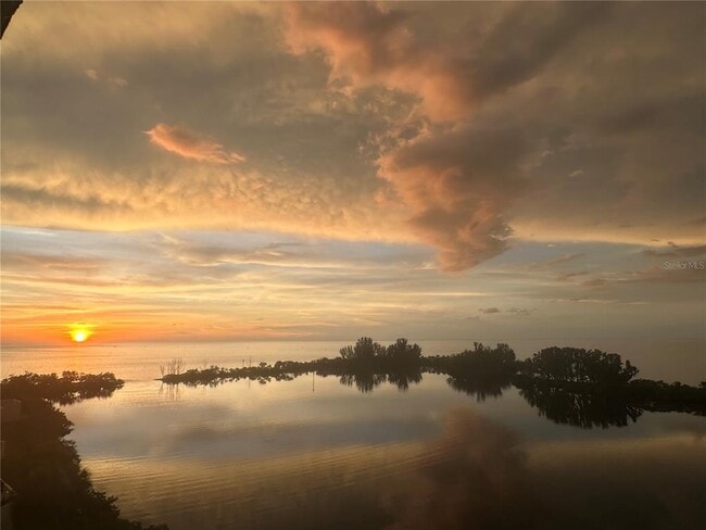 Building Photo - 6009 Sea Ranch Dr