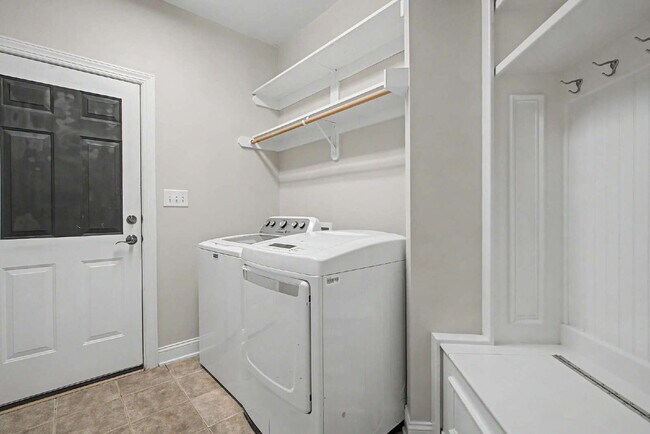 Building Photo - Spacious and Move-in Ready 4-Bedroom in Cary!