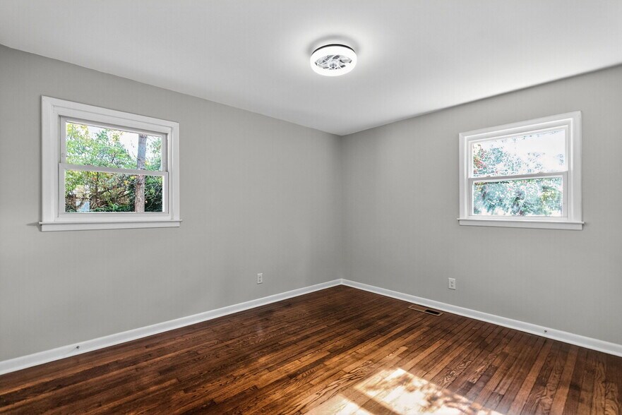 Building Photo - 517 Cooper Rd