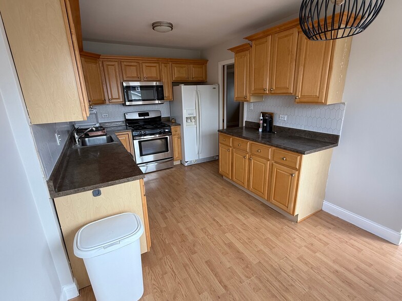 Building Photo - 3136 N Olcott Ave