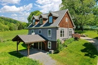 Building Photo - Charming 2 Bed / 3 Bath Home for Rent in Clyde, NC!