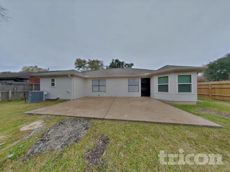 Building Photo - 19403 Misty Cove Dr