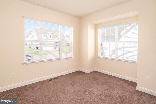 Building Photo - 5544 Old Colony Ct