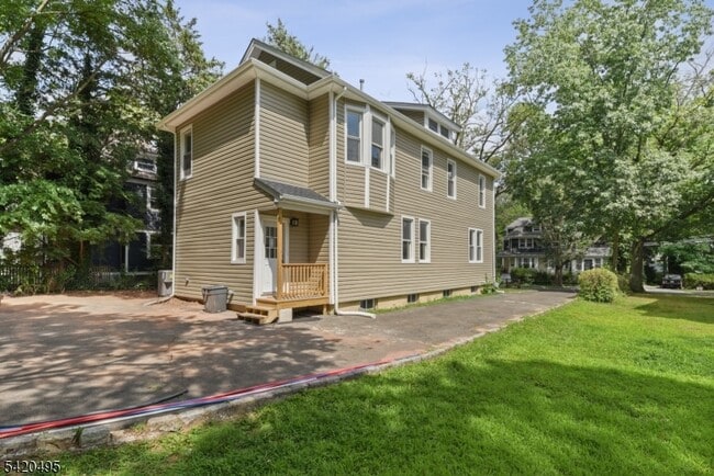 Building Photo - 67 Dunnell Rd