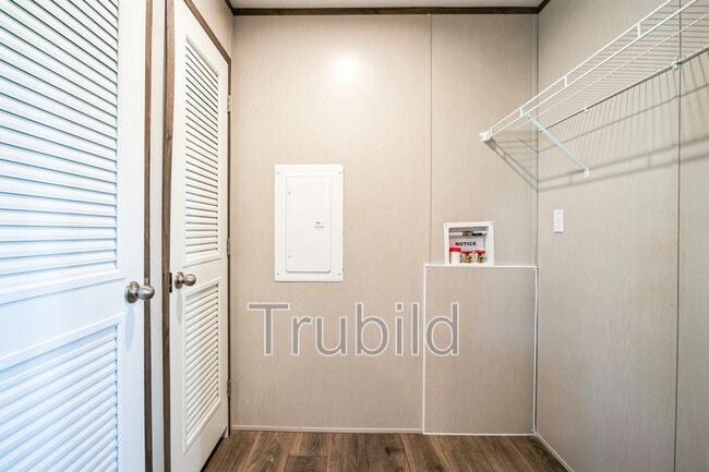 Building Photo - 1915 Cardell Rd