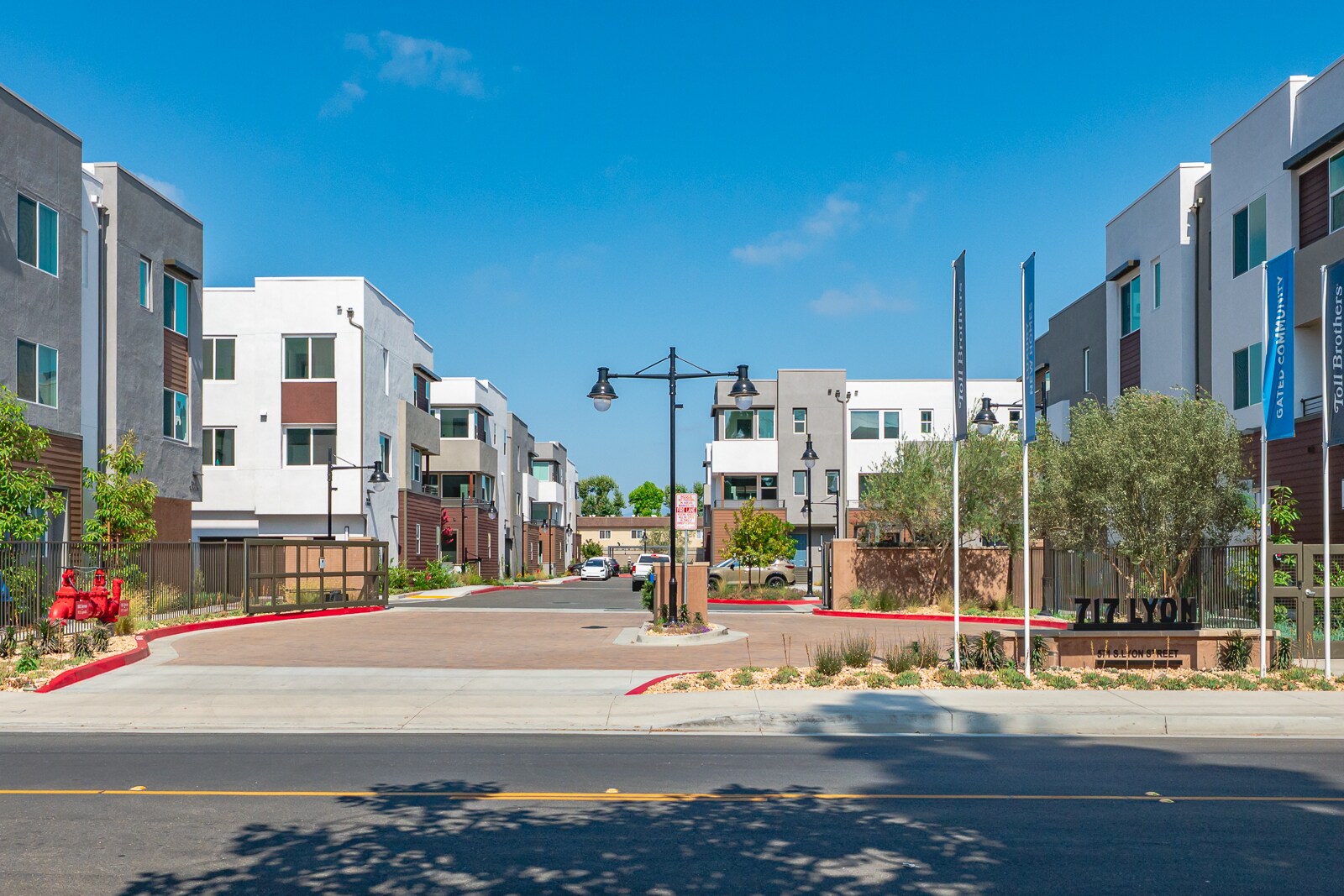 Building Photo - 609 S Lyon St