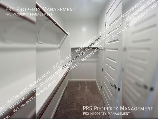 Building Photo - 2658 S Reavis Falls Rd