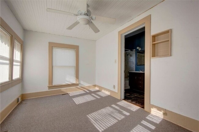 Building Photo - 2 bed 1 bath 792 sqft