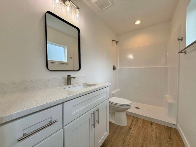 Building Photo - 3925 E 32nd Ave