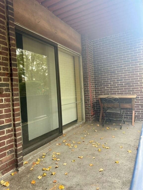 Building Photo - 32 Whites Ave