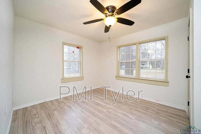 Building Photo - 514 N Pearl St