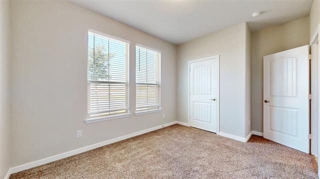 Building Photo - 1000 Meadow Scape Dr