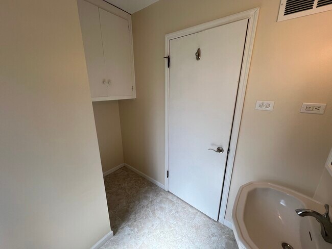 Building Photo - 3591 Harry Truman Dr